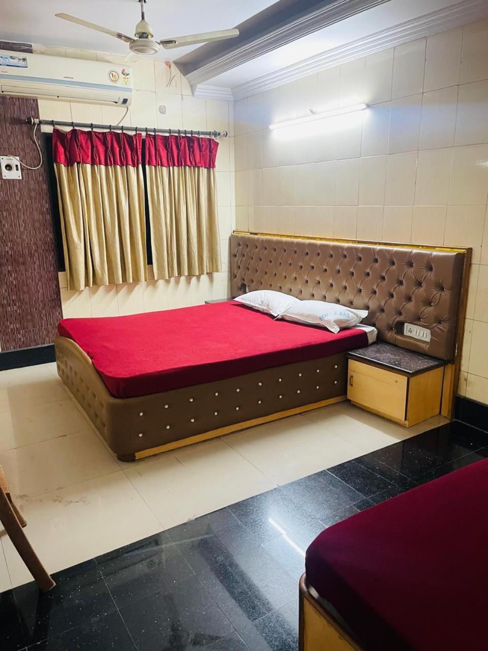Sai Samrat Hotel Shirdi Eksteriør bilde