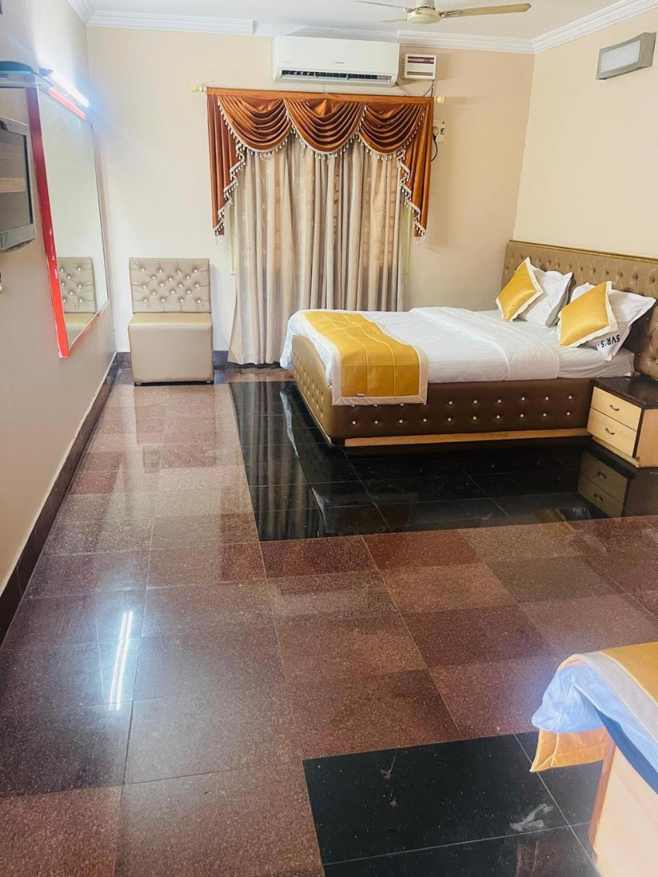 Sai Samrat Hotel Shirdi Eksteriør bilde